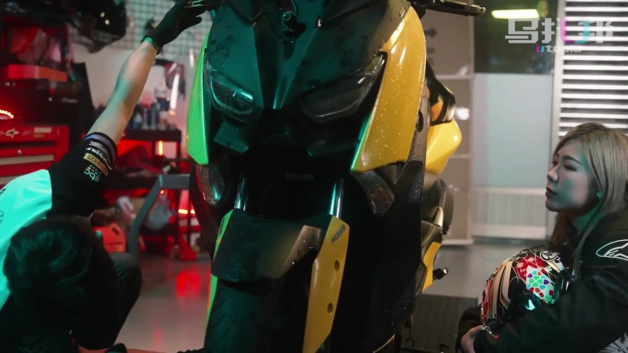 This pretty girl with pink hair likes to ride her motorcycle, and she’s also great at giving blowjobs. She does it with skill, looking sexy with her big tits and cute face, just like Pink Pussy in her stunning performances.